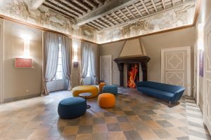 Palazzo_del_Carretto_-_Art_Apartments_Torino_(7)_resized_20171207_010141150
